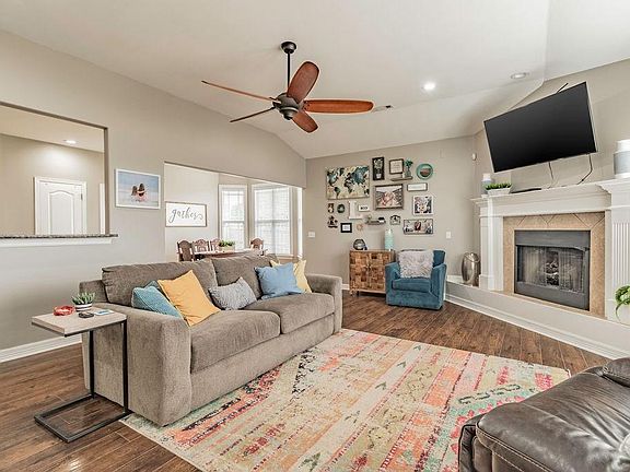 4th image of 710 Napa Ave