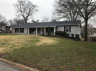 209 Crowsnest Dr, Ballwin, MO 63021