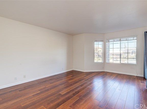 3rd image of 24522 Park St
