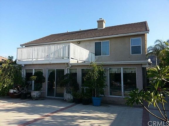Back of house with 2nd floor balcony