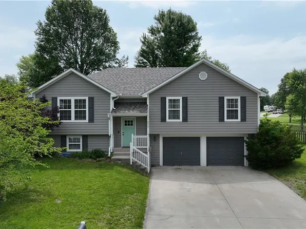 808 SW Meadowood Dr, Grain Valley, MO 64029