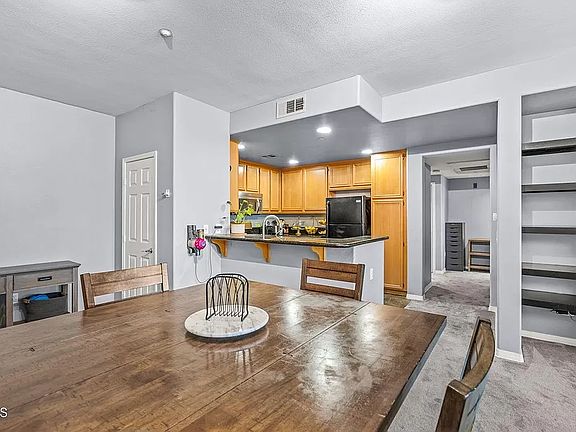 5th image of 208 Riverdale Ct APT 714