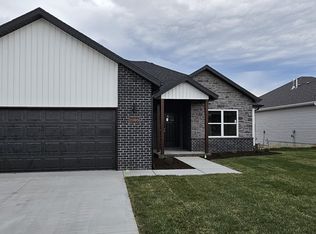 1105 S Strait Ave, Ozark, MO 65721