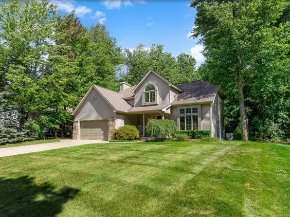 5022 Redfern Cir, Midland, MI 48642