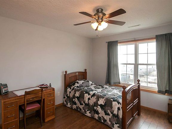 4th image of 1490 Velvet Ln