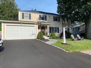 23 Robinhood Rd, Natick, MA 01760