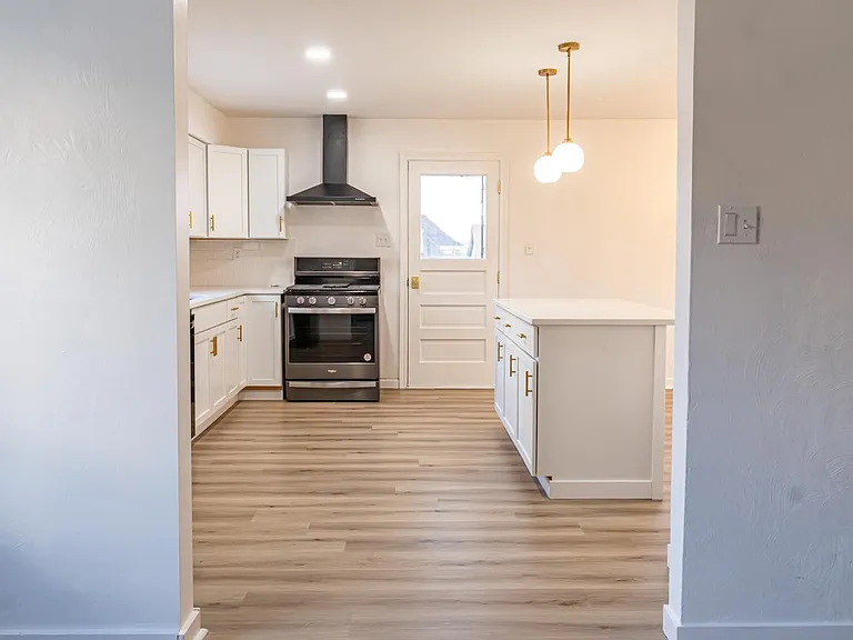 448 Eureka St — Photo 4