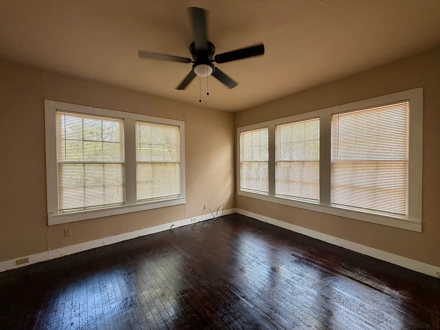 Single Family Home *Leasing Special Available* — Photo 2