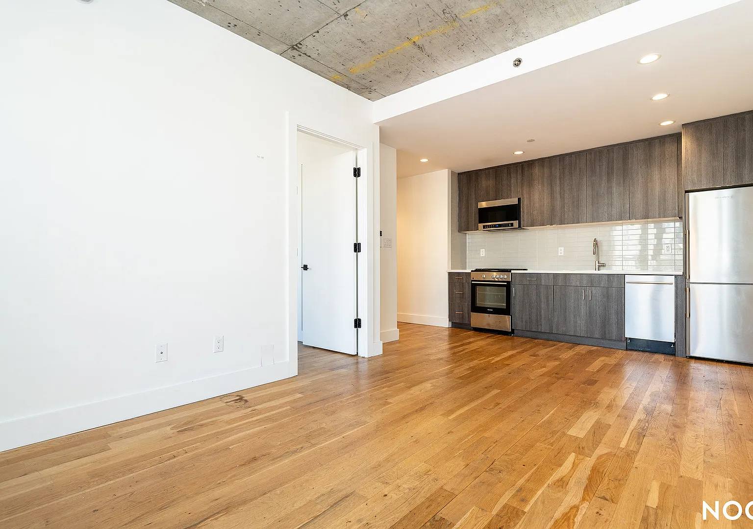 824 East New York Avenue — Photo 1