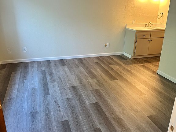 5th image of 316 W Lexington Ave APT 101