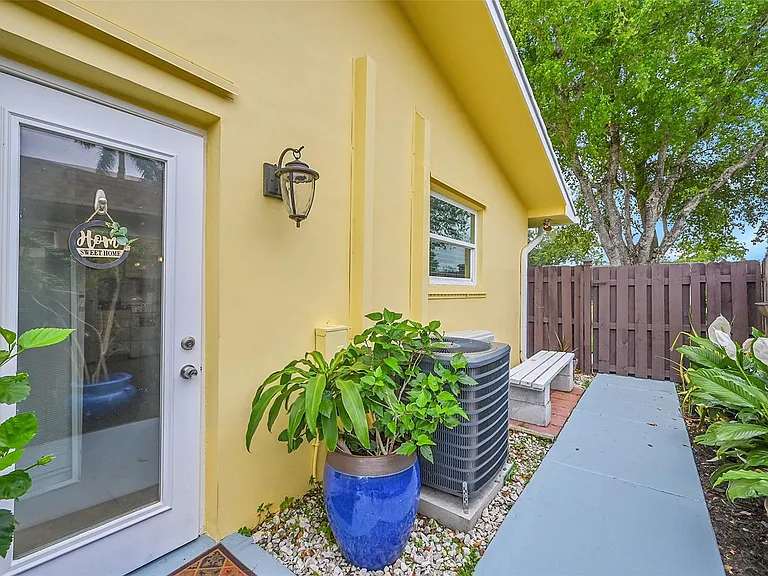 1480 SW 66th Ter — Photo 44