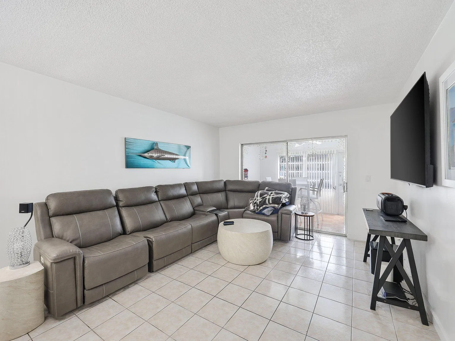 1 bed, 1.5 bath, 724 sqft, $1,400 — Photo 2