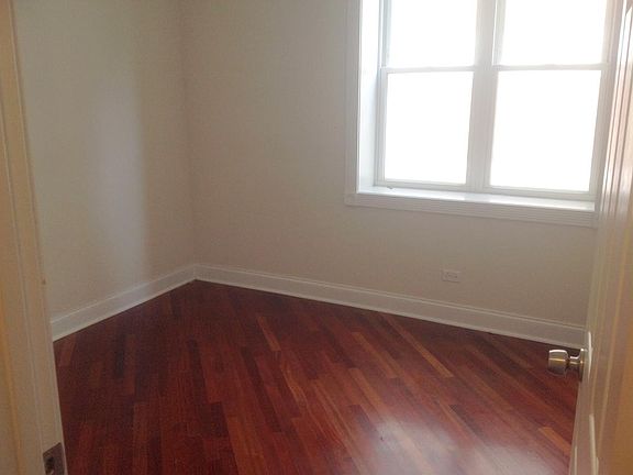 5th image of 906 W Winona St APT 2N