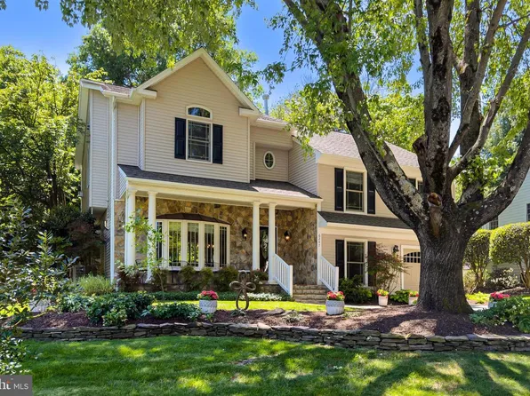 6247 Gentle Ln, Alexandria, VA 22310