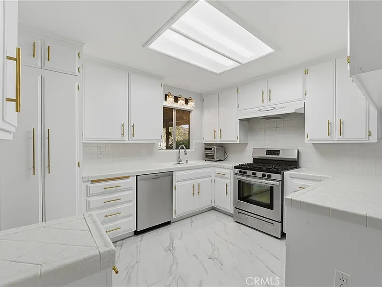 6255 Mitchell Ave — Photo 14