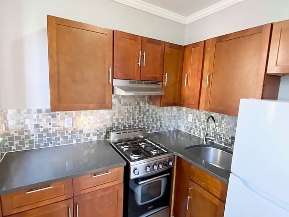 2nd image of 211 W 146th St #C2