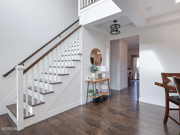 35 Alberta Ave — Photo 11