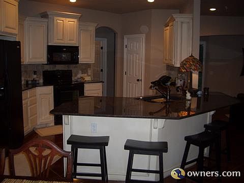 Bar area over looking kitchen