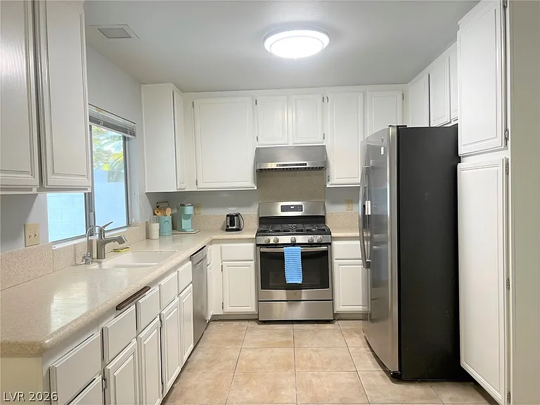 4761 Torrence Dr — Photo 9