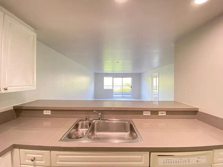 321 10th Ave S #610 — Photo 8