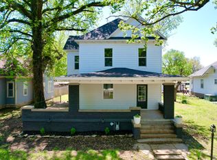 327 W 6th St, Chanute, KS 66720