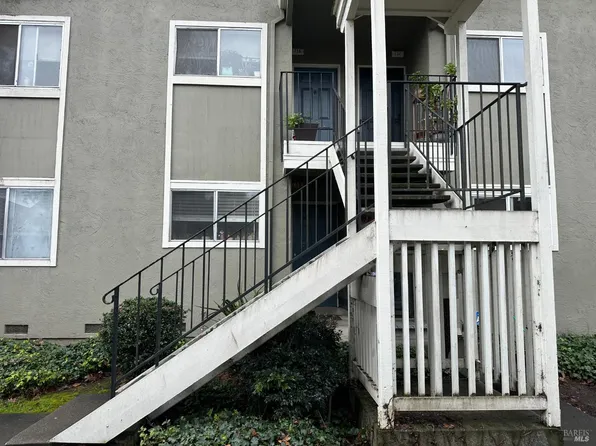 718 Santa Alicia Drive, Rohnert Park, CA 94928