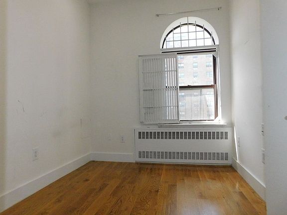 5th image of 2067 Adam C Powell Blvd #5AA