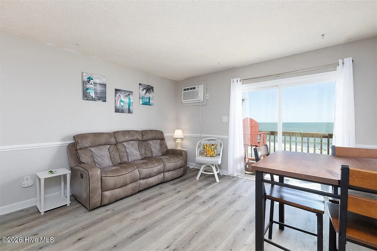 2224 New River Inlet Rd — Photo 3