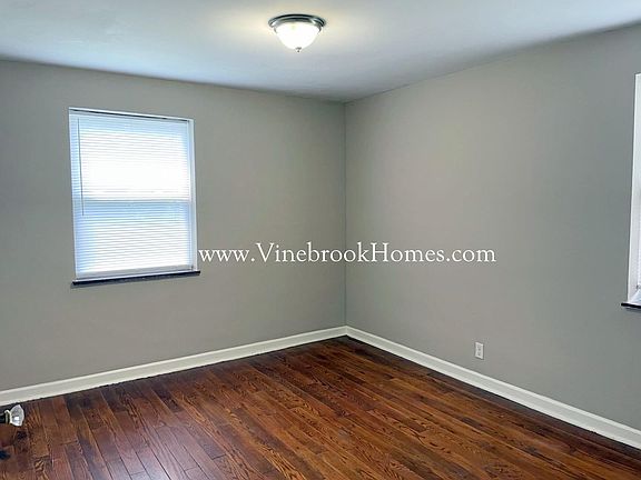 3rd image of 218 Castlewood Ave