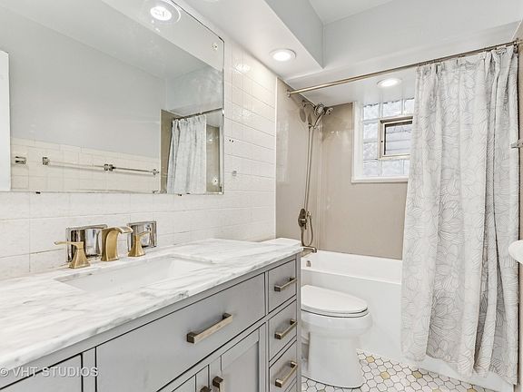5th image of 10136 S Saint Lawrence Ave