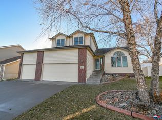 8201 Mackenzie Rd, Lincoln, NE 68505