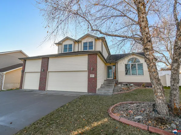 8201 Mackenzie Rd, Lincoln, NE 68505