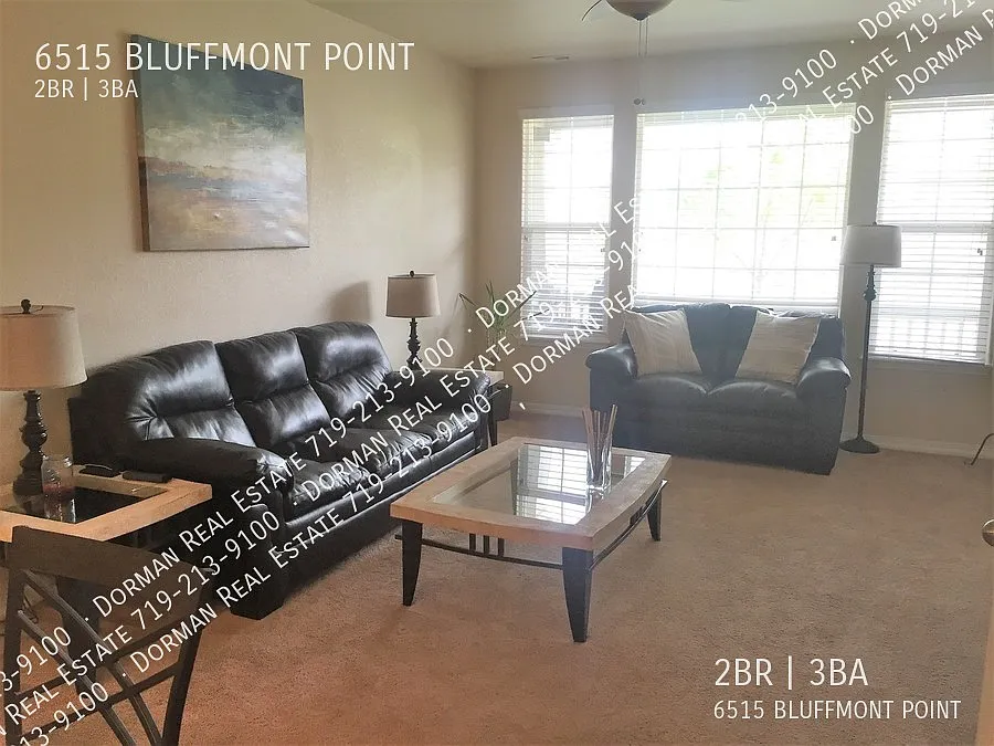 Townhome vaulted ceiling & large gas fireplace!! — Photo 4
