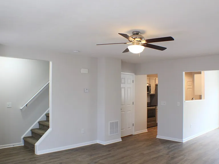 1431 Hornsby Ave — Photo 4