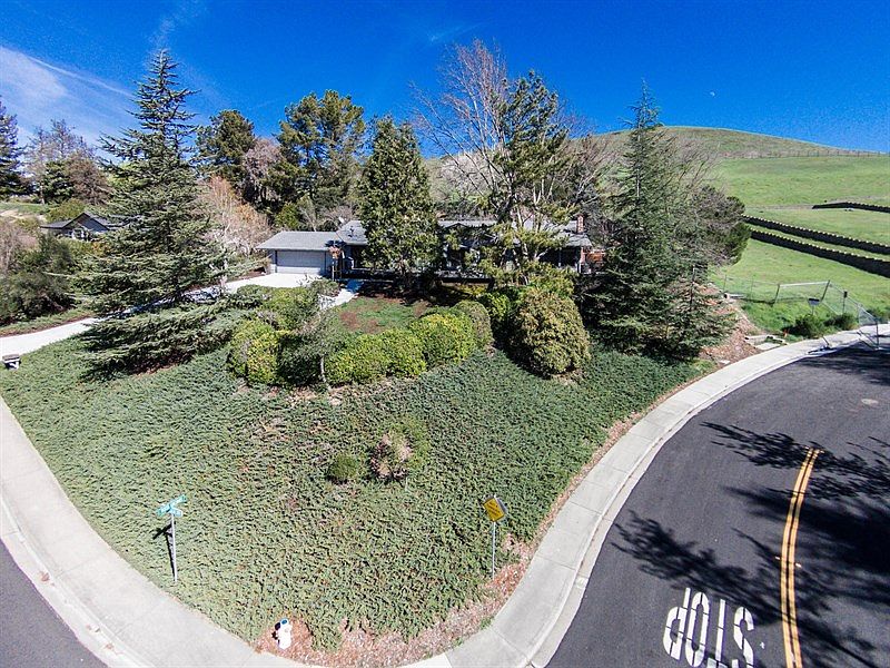 1st image of 4 Ketelsen Dr
