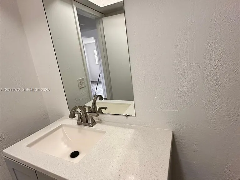 5540 SW 38th Ct #0 — Photo 8