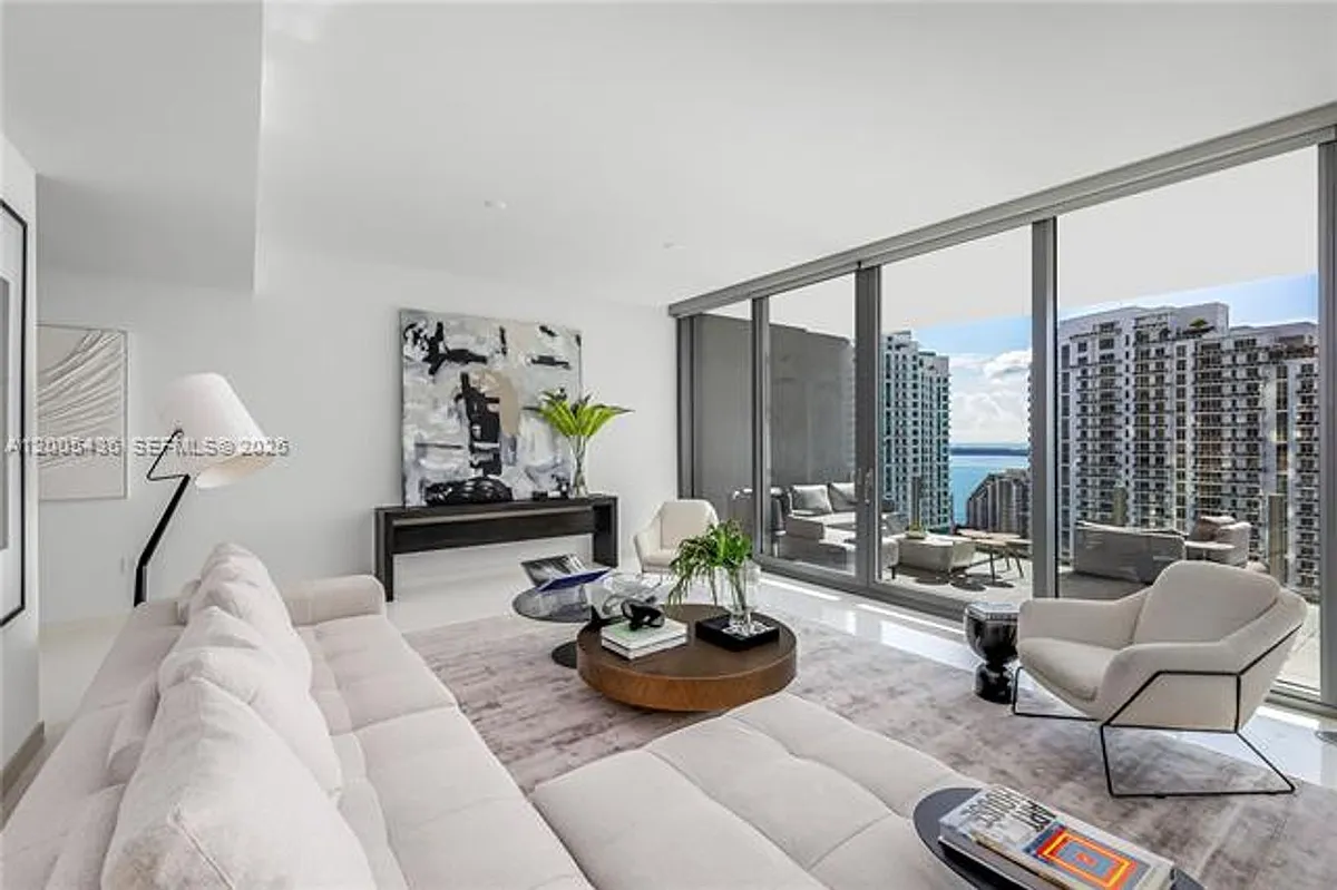Building Photo - 300 Biscayne Boulevard Way #2802E