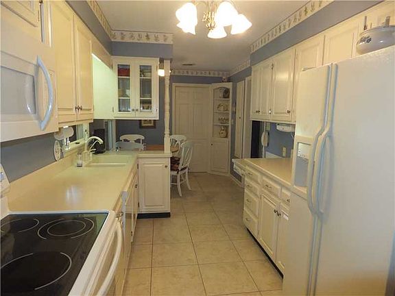 5th image of 437 N Stewart St