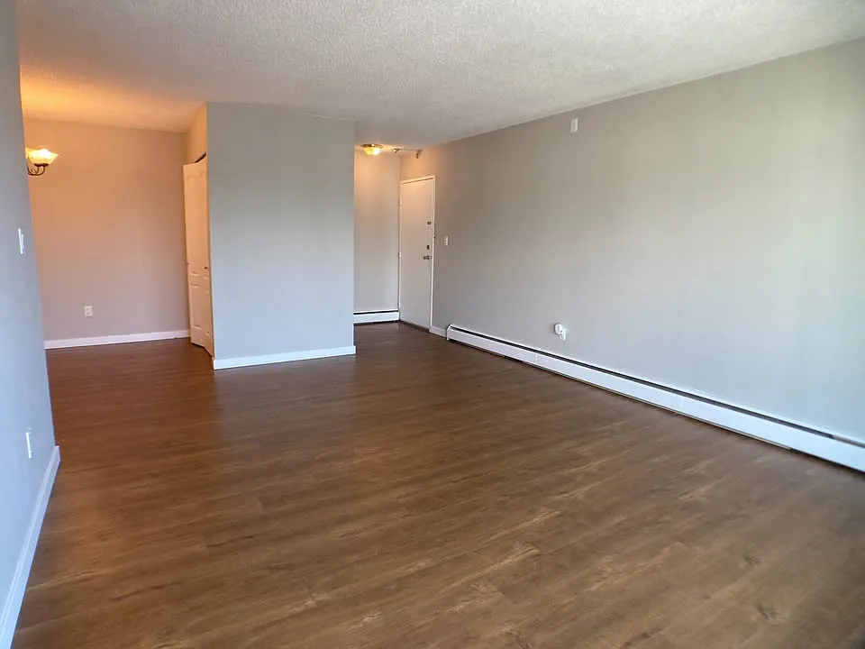 7240 Lindsay Rd — Photo 2