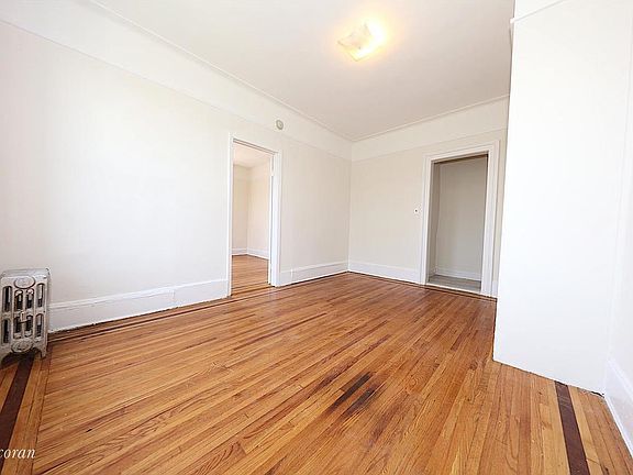 5th image of 2206 38th St APT 4J