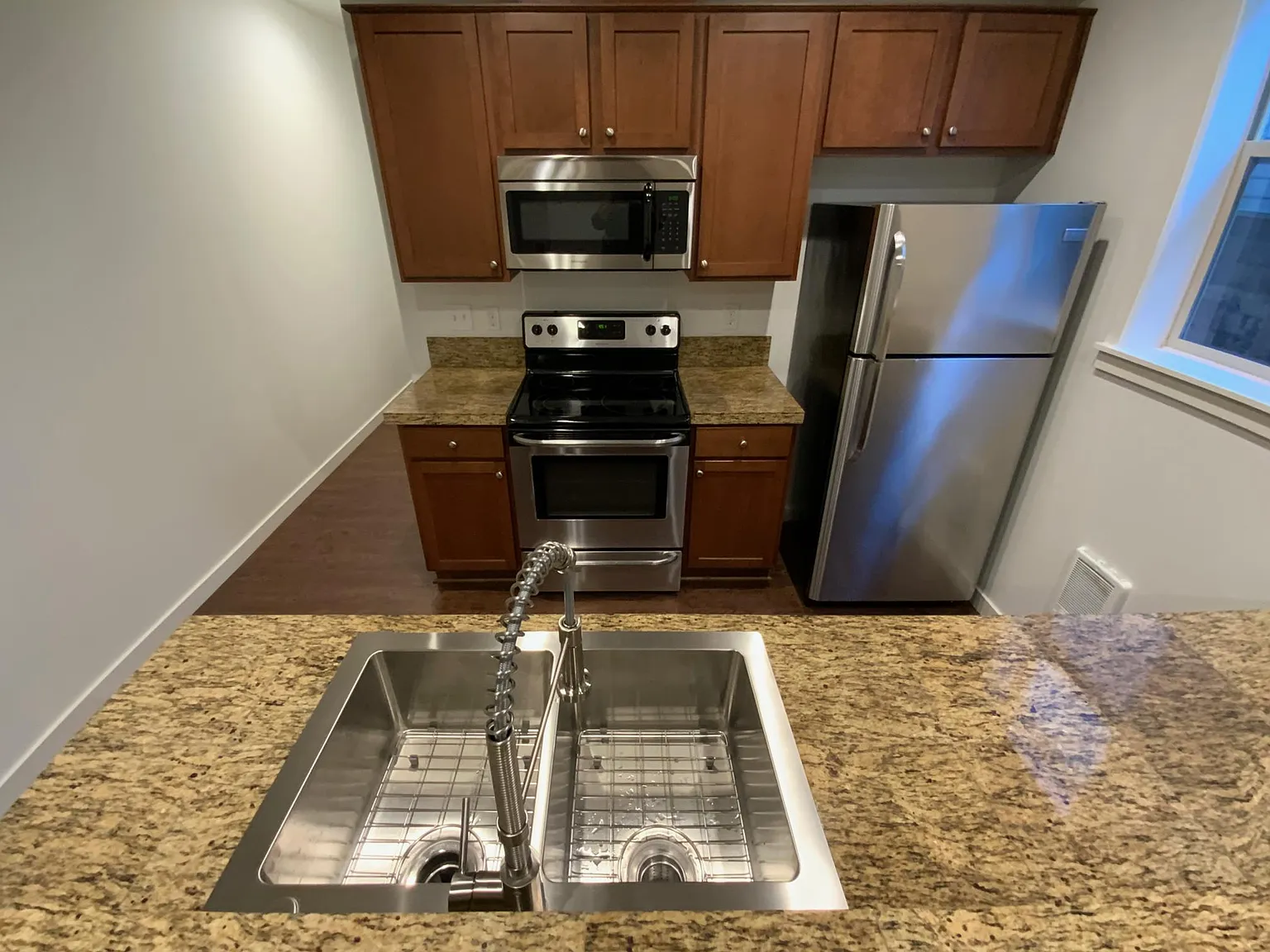 2 bed, 950 sqft, $2,095 — Photo 4