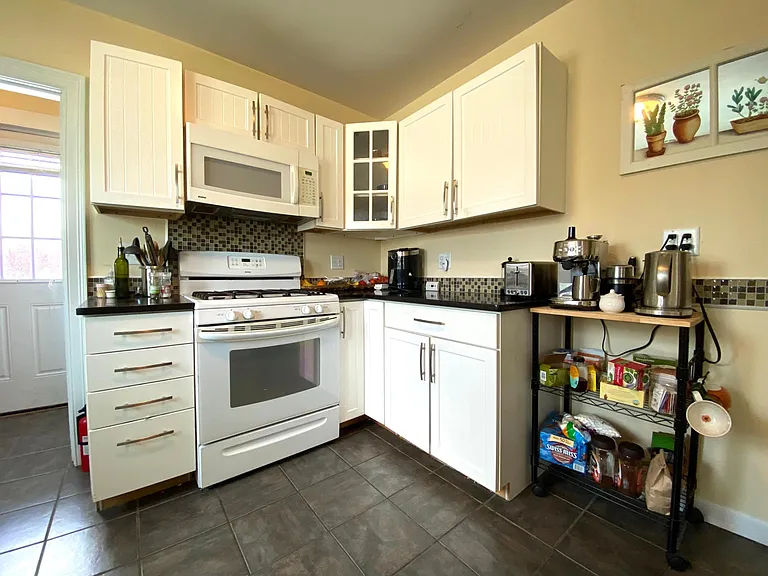 2 Vassar St #1 — Photo 2