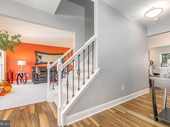 5th image of 1019 Riverwalk Dr