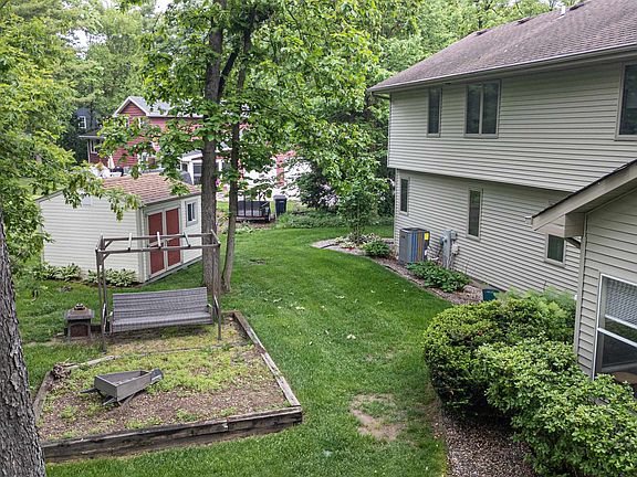 5th image of 3205 Danbury Dr E