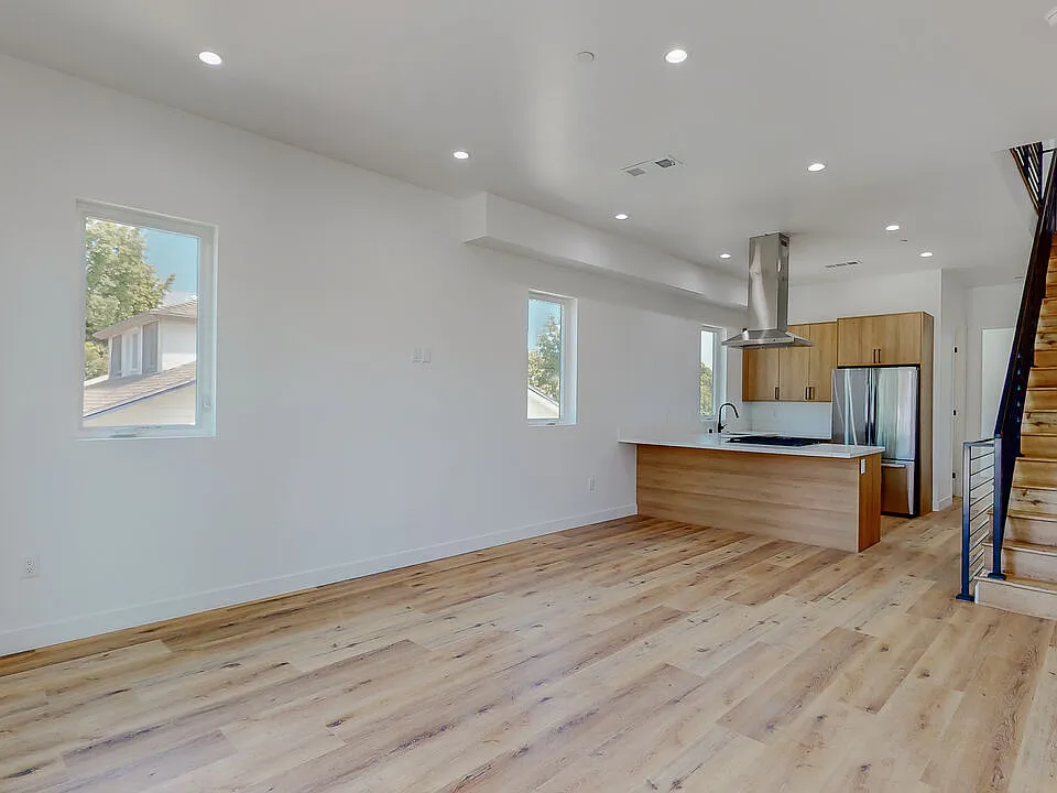 4462 Maplewood Ave