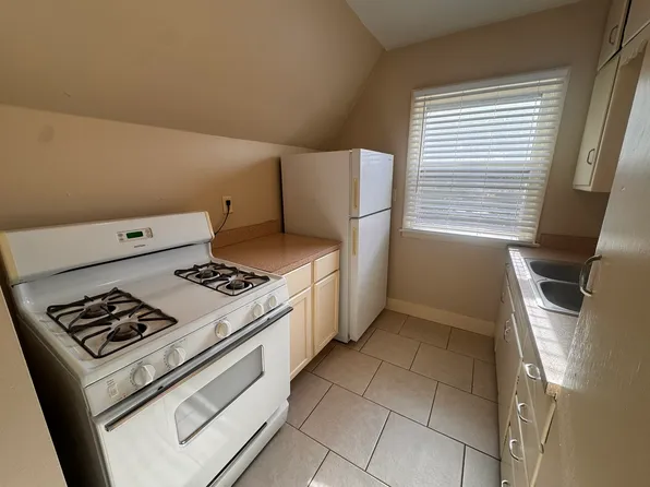 2735 Alpha St APT 2, Lincoln, NE 68510