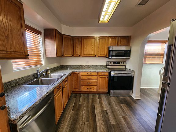 4th image of 3750 La Plaza Dr NW