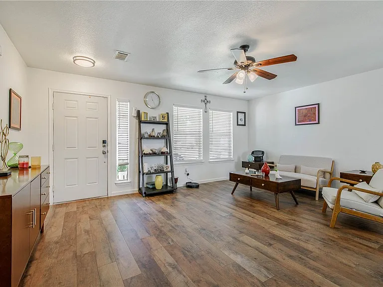 15236 Faircrest Dr — Photo 5