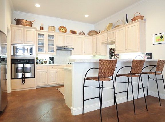 4th image of 20 Emerald Gardens Dr