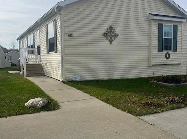 5222 Sheffield Dr, Holly, MI 48442
